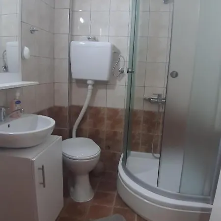 Apartment V *