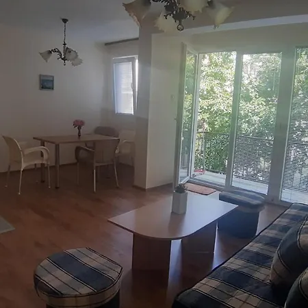 Apartment V *